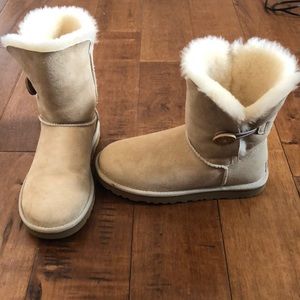 Bailey Button Uggs - Sand Color - Size 6